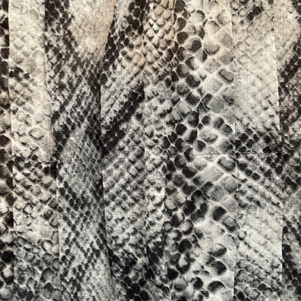 New York & Co black White Grey Snake Animal Print Sleeveless top Large Sheer - Picture 7 of 8